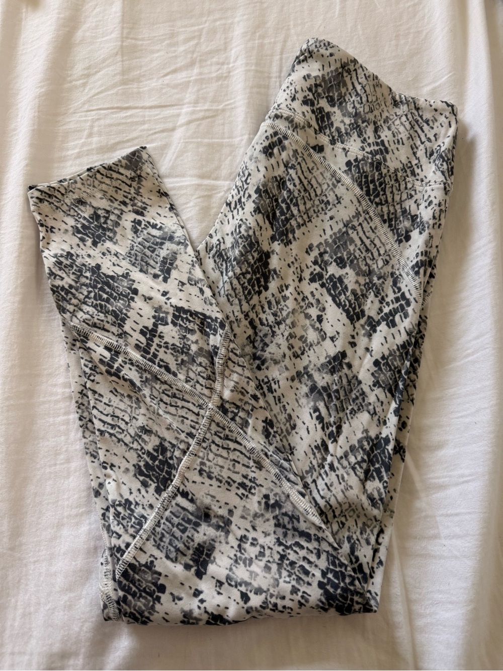 PINK Victoria's Secret Black and White Snakeskin Print Leggings